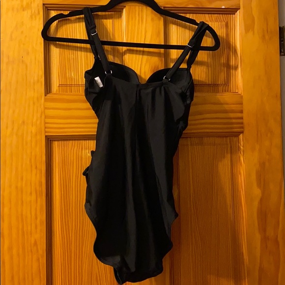 Bathing suit (brand new ) - Picture 2 of 2